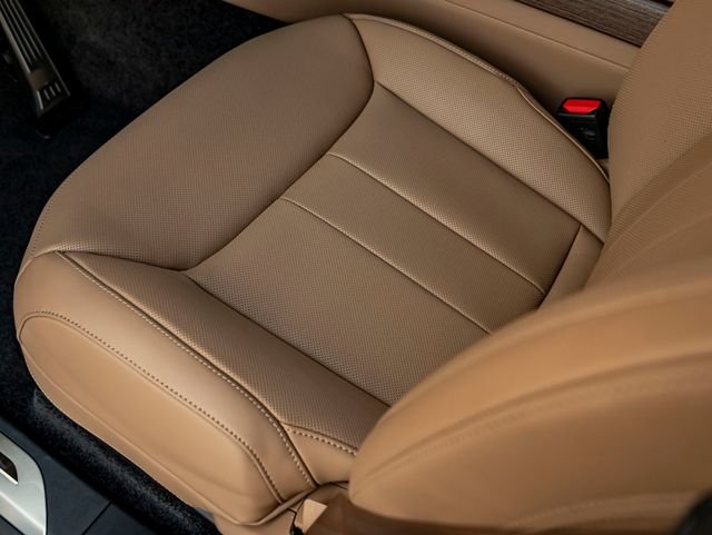 New 2026 Belgravia Green Land Rover SE image 15
