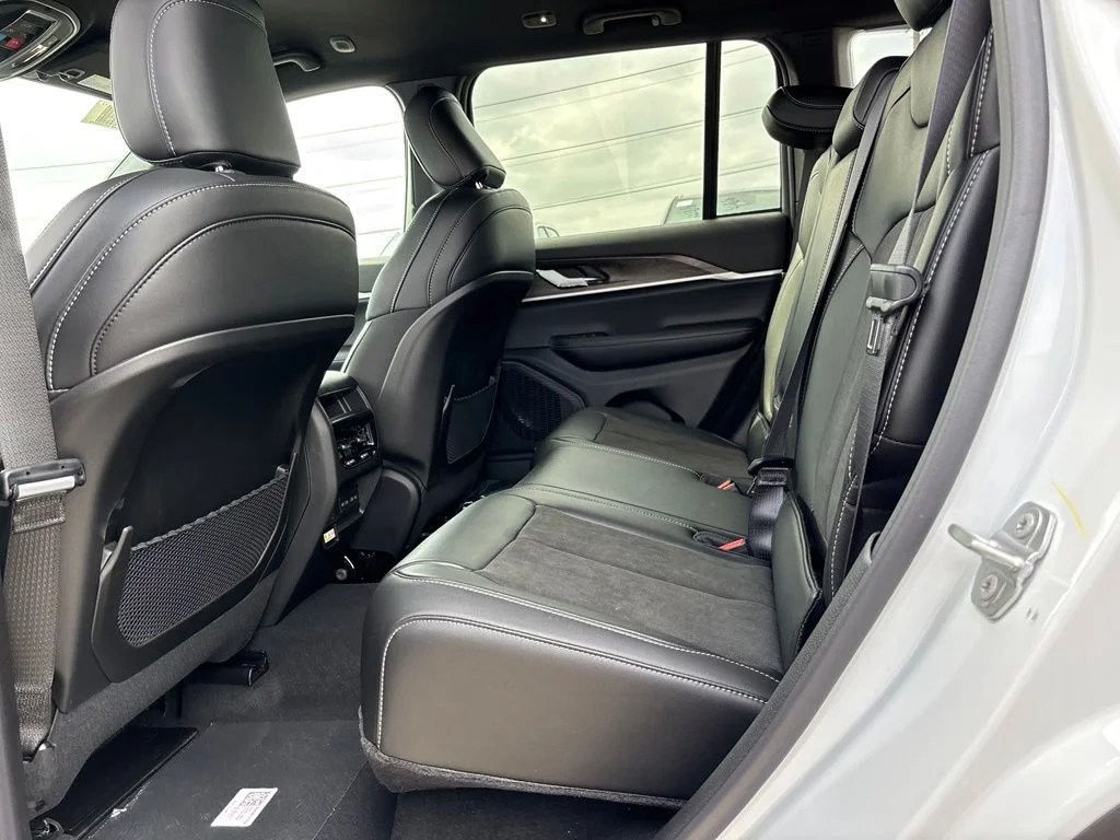 New 2027 Bright White Clearcoat Jeep Laredo Altitude image 19