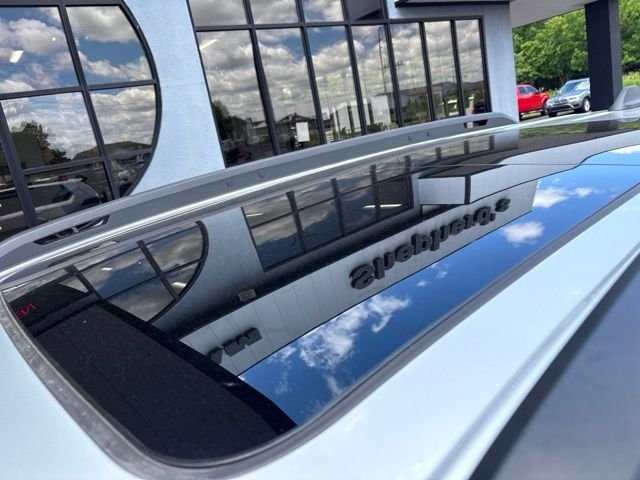 New 2026 Silver Zynith Clear-Coat Exterior Paint Jeep Limited image 4