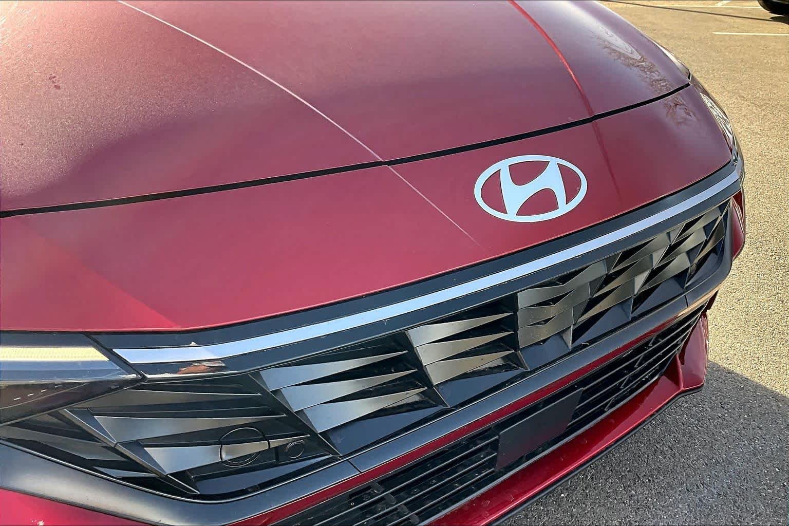 Used 2025 Ultimate Red Hyundai SEL Convenience image 30