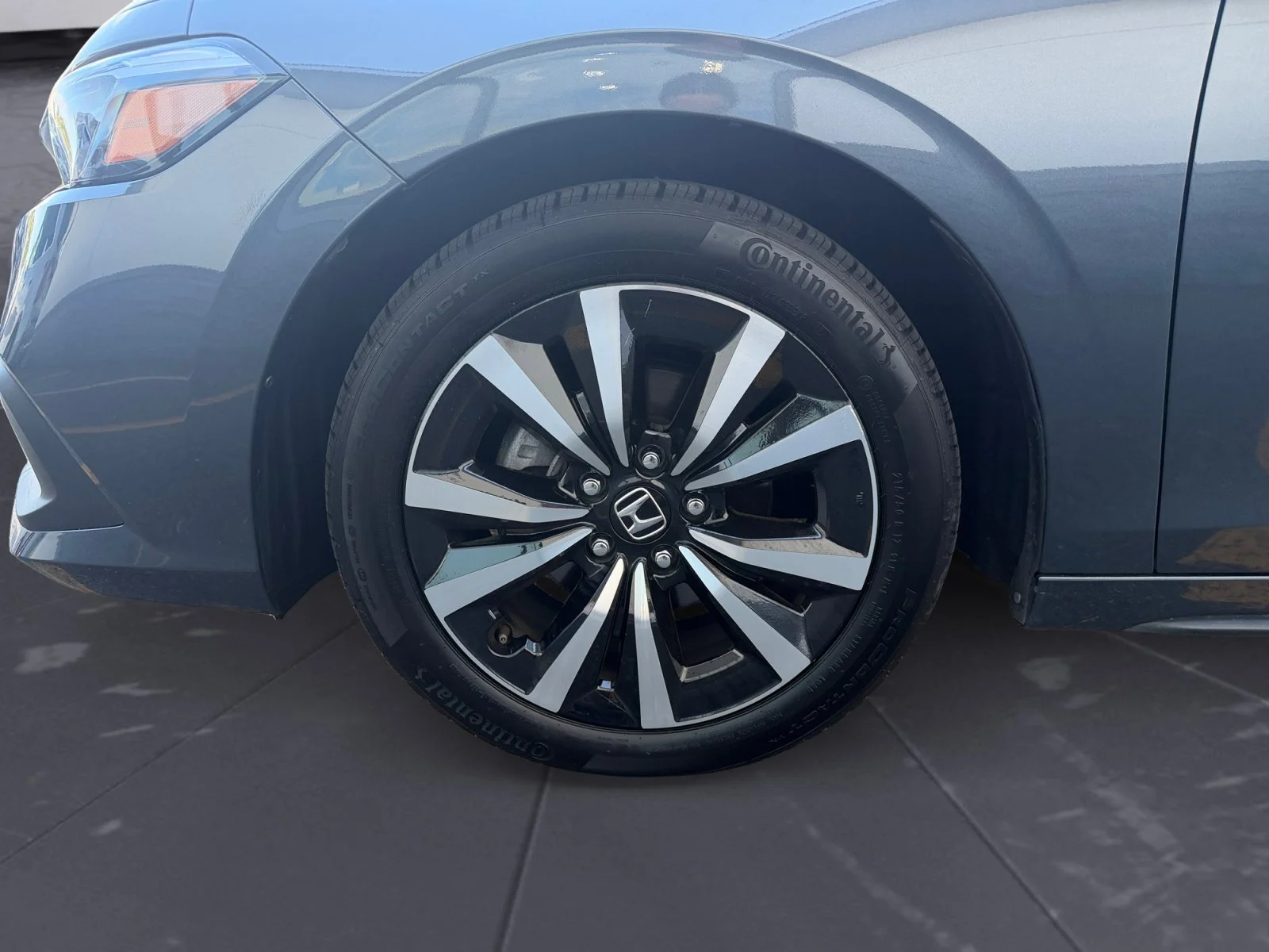 Used 2024 Gray Honda EX-L image 43