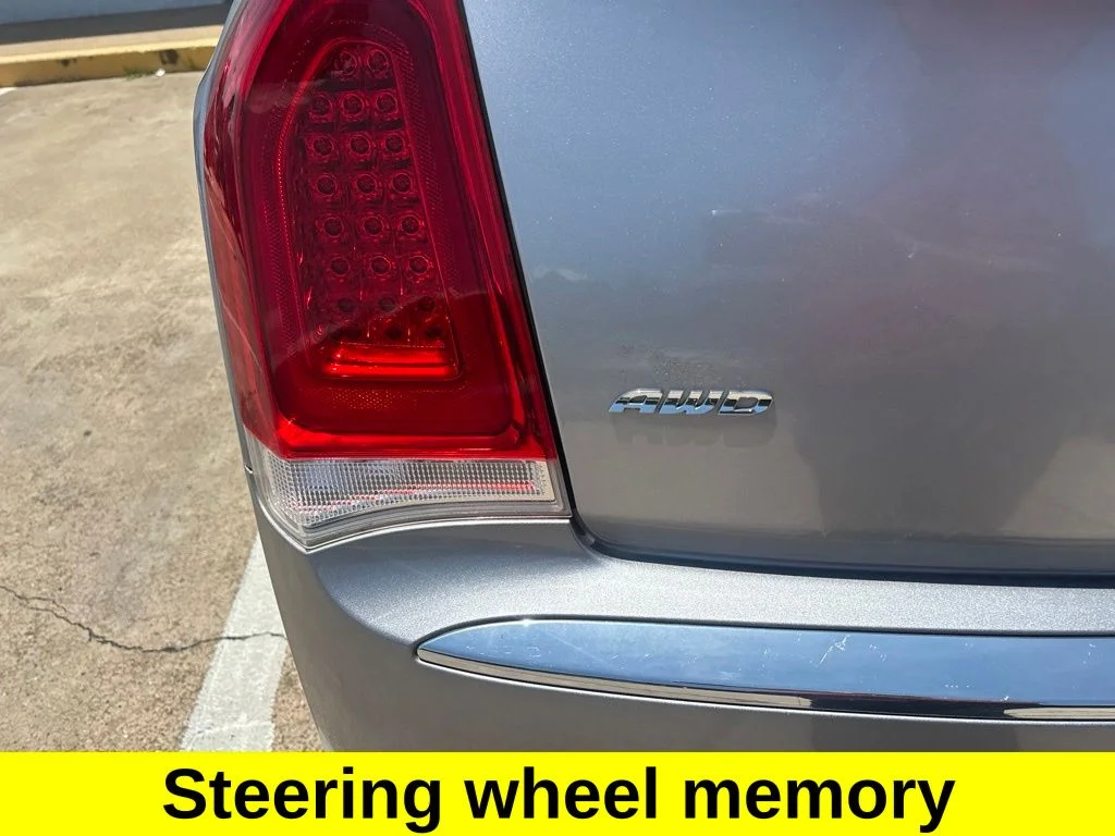 Used 2018 Silver Chrysler Limited image 23