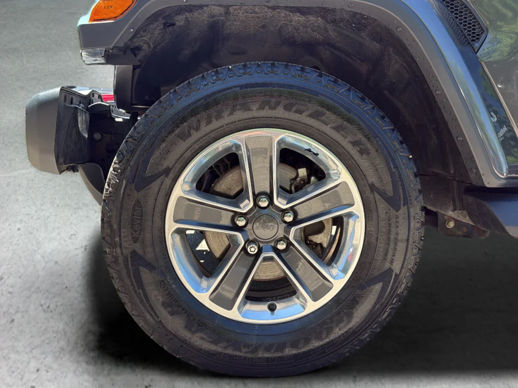 Used 2018 Gray Jeep Unlimited Sahara image 21