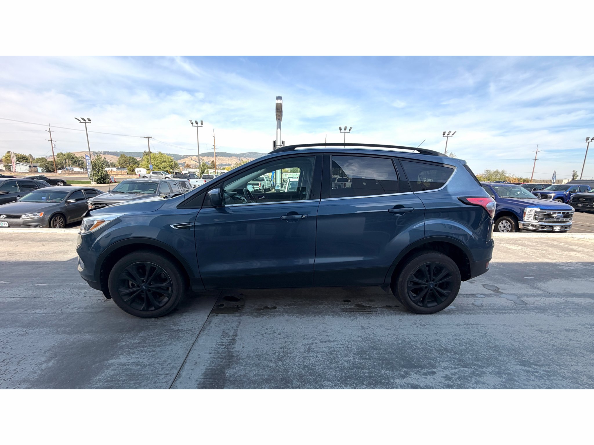 Used 2018 Blue Metallic Ford SE image 6