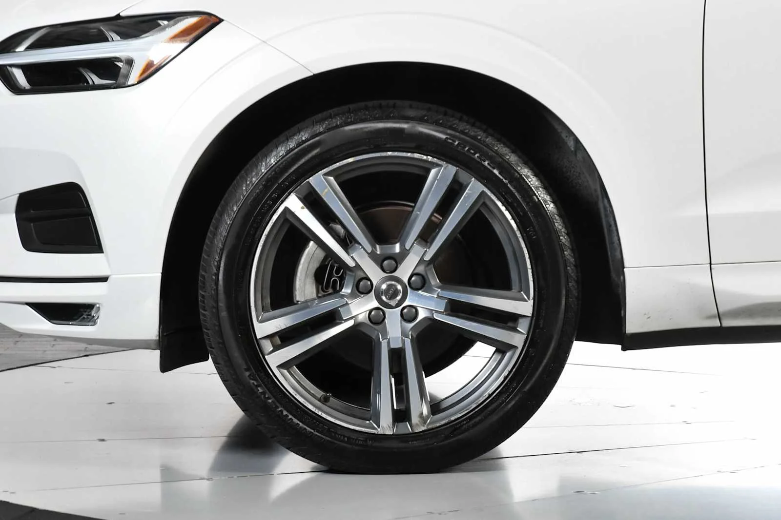 Used 2021 Crystal White Metallic Volvo Momentum image 10