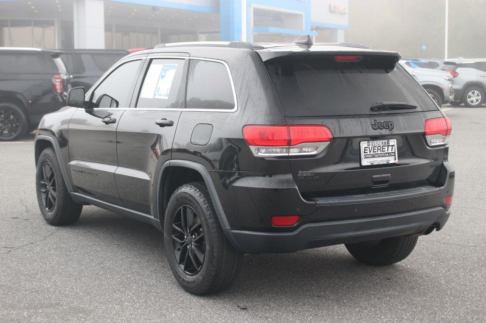 Used 2018  Jeep Laredo E image 5