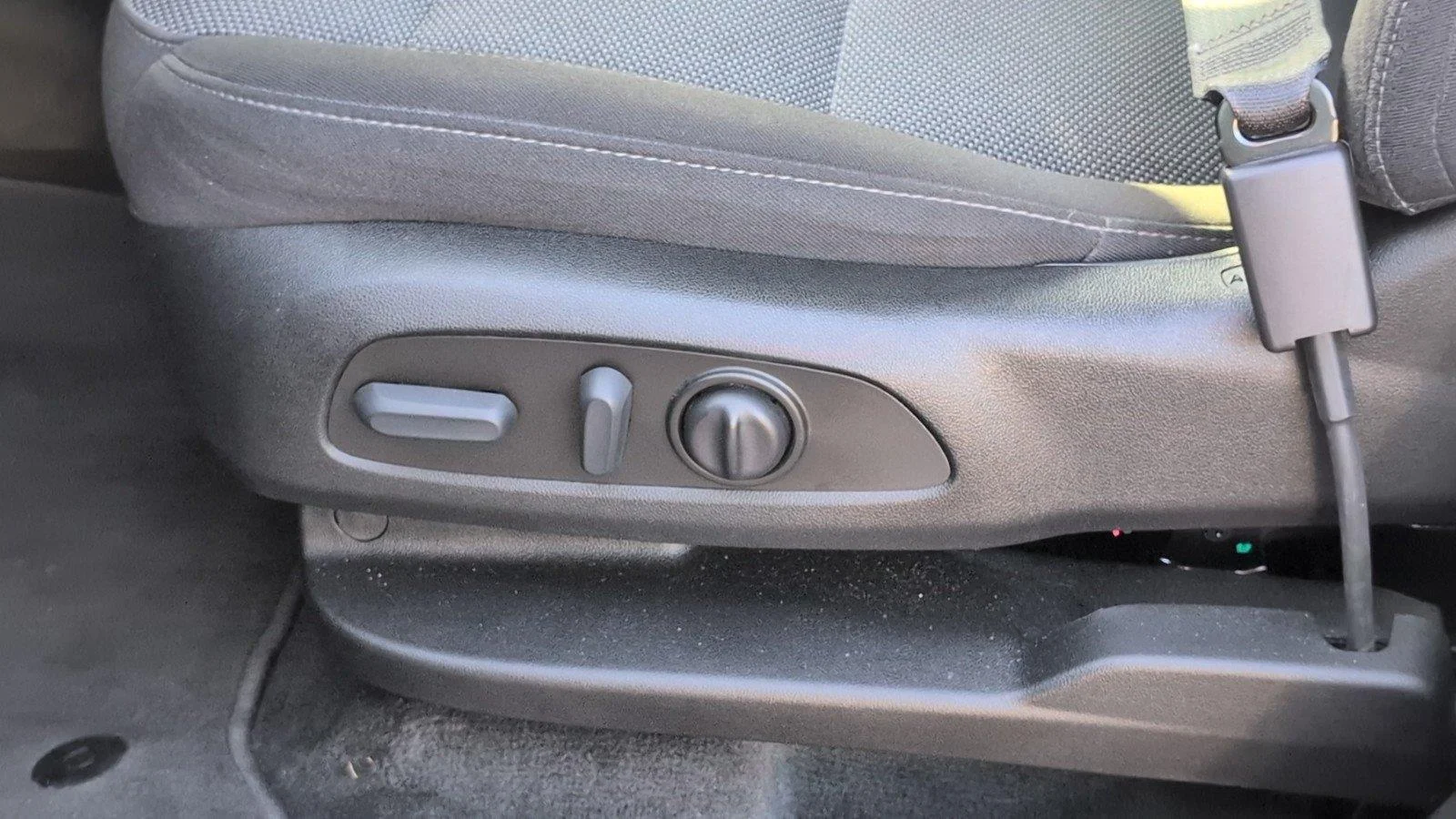 Used 2023 STERLING GRAY METALLIC Chevrolet LT Cloth image 18