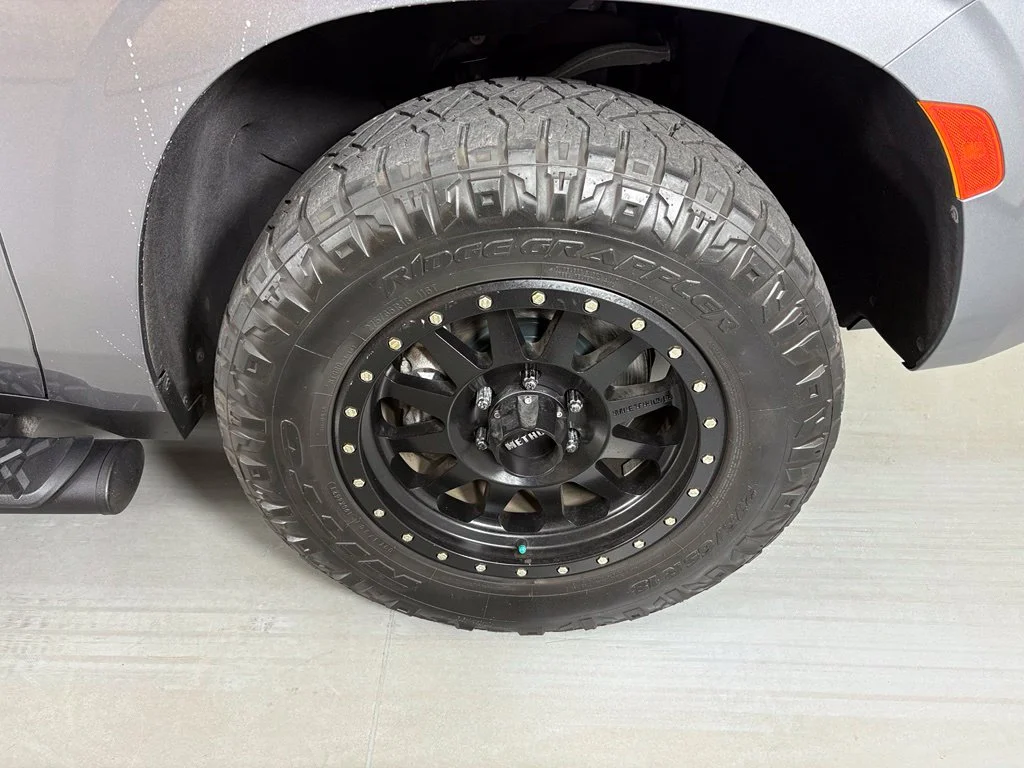 Used 2021 Gray Chevrolet Z71 image 10