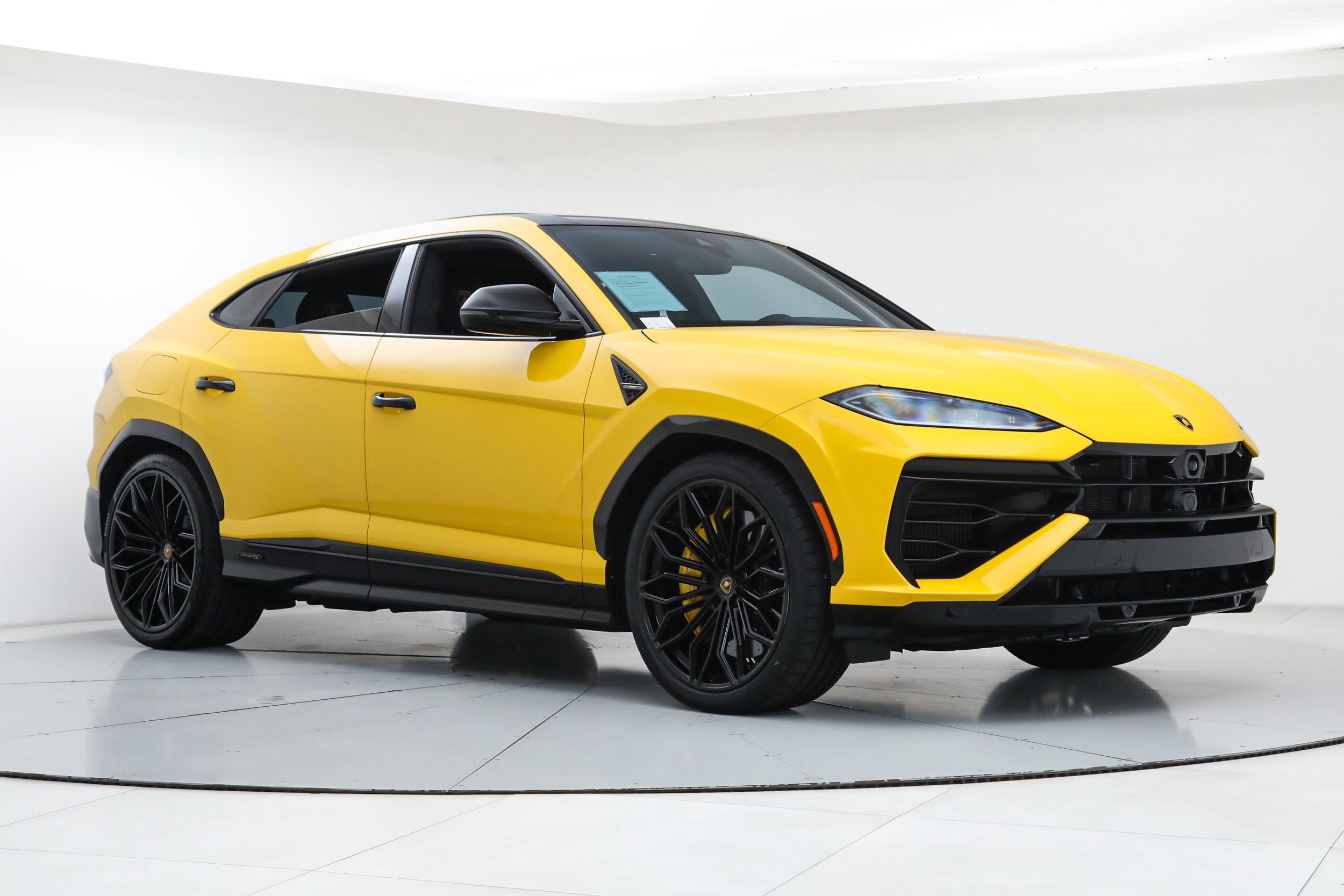 Used 2025 Yellow Lamborghini SE image 7