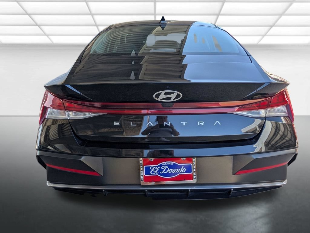 Used 2025 Black Hyundai SEL Convenience image 28