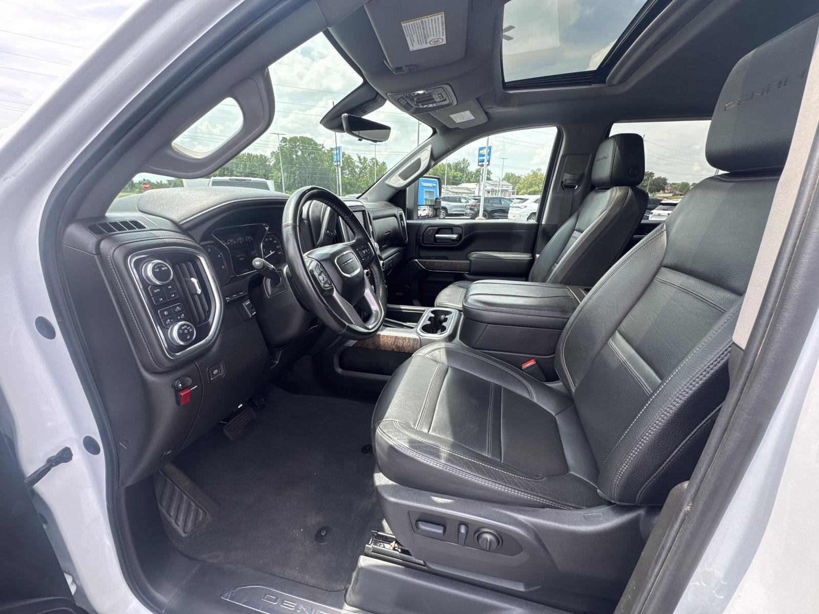 Used 2023 White Frost Tricoat GMC Denali image 7