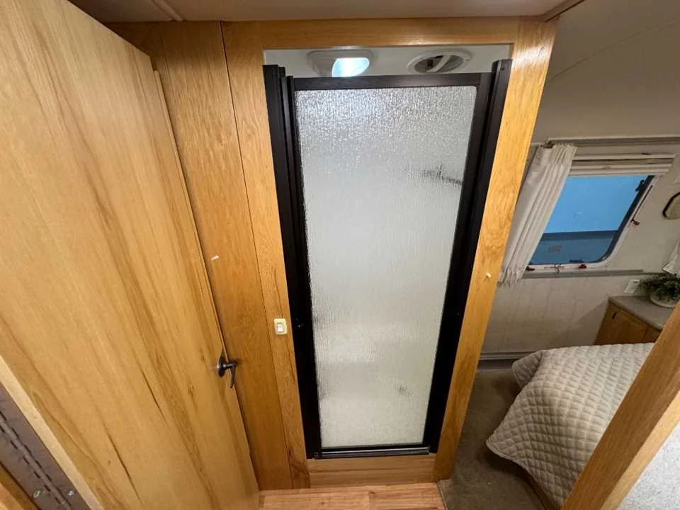 Used 2011 SILVER AIRSTREAM  image 28