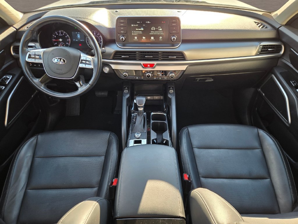 Used 2020 White Kia S image 15