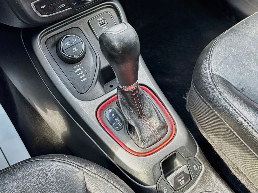 Used 2019 Silver Jeep Trailhawk image 19