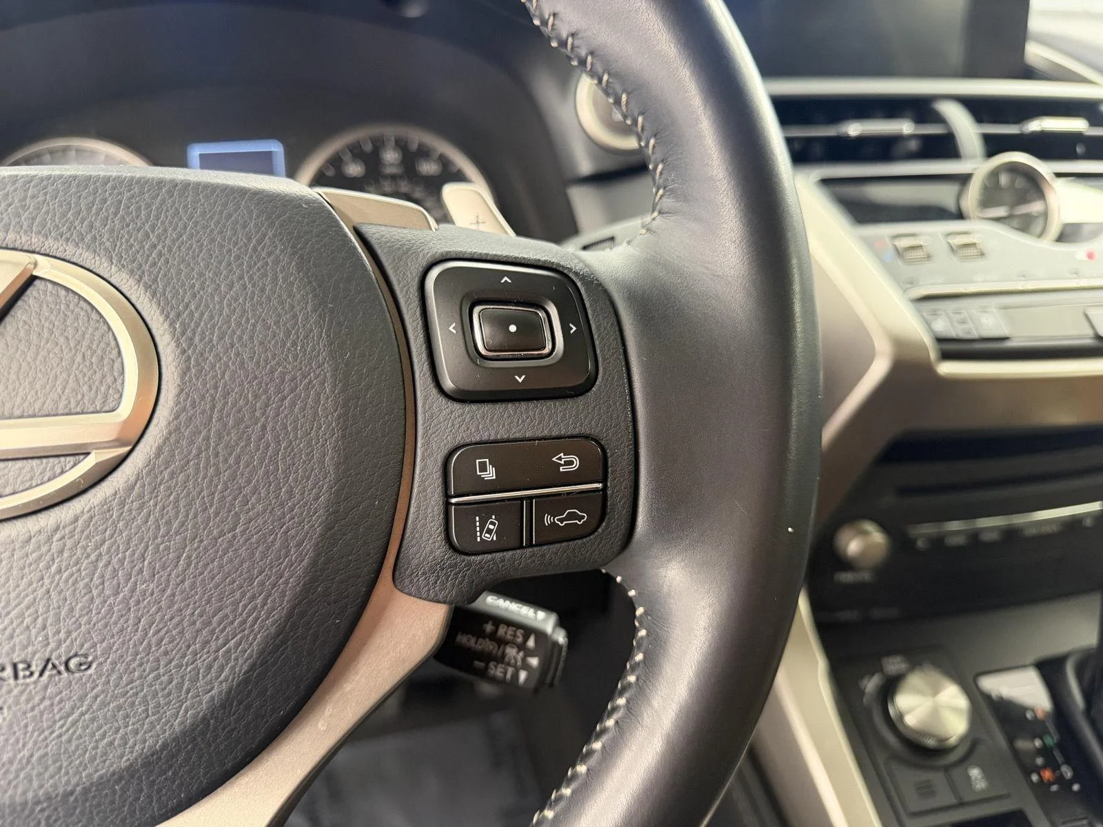 Used 2019 Eminent White Pearl Lexus Base image 16