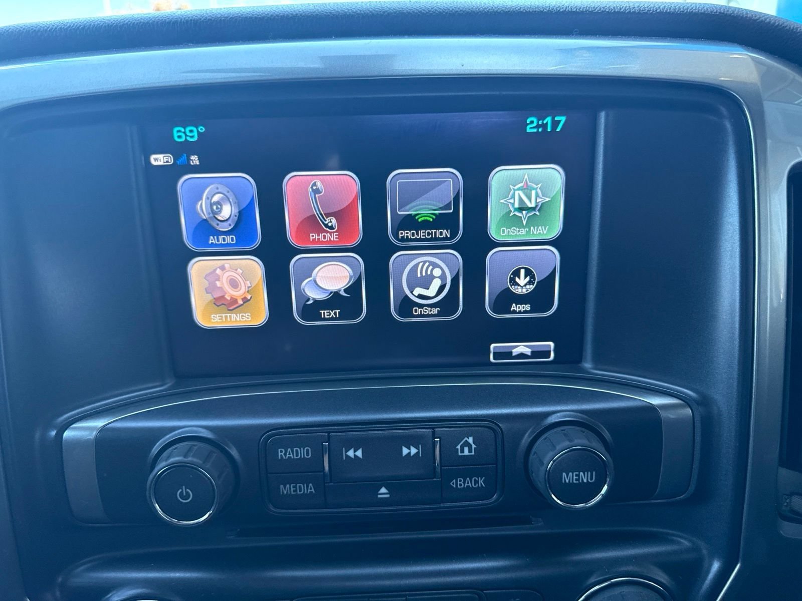 Used 2019 GRAPHITE METALLIC Chevrolet LT image 20