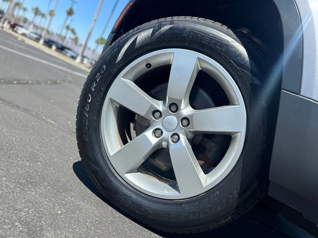 Certified Used 2024  Land Rover S image 4