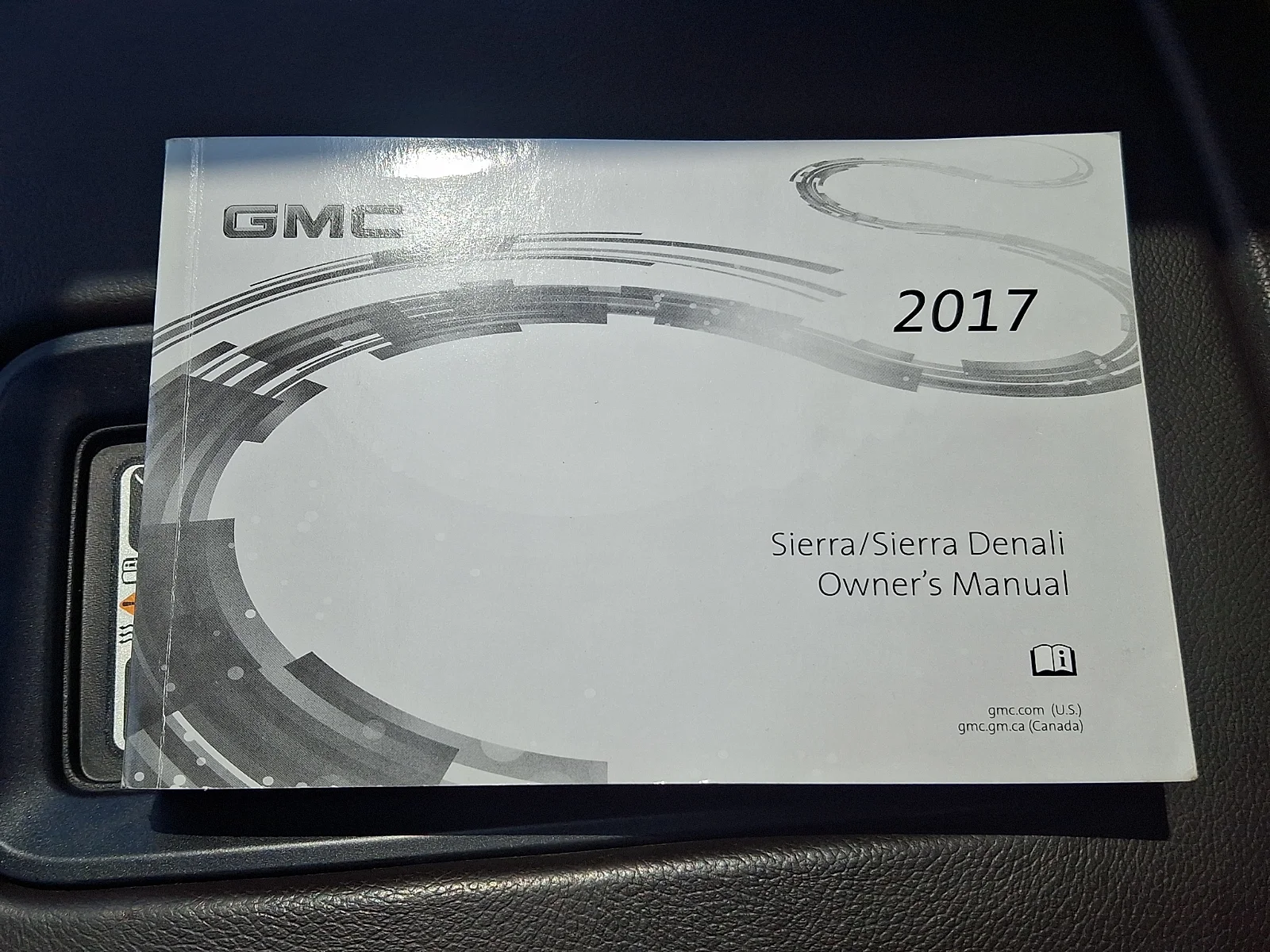 Used 2017 White GMC Denali image 27