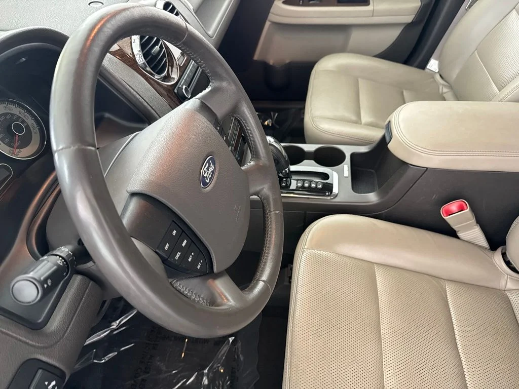 Used 2008  Ford Limited image 22