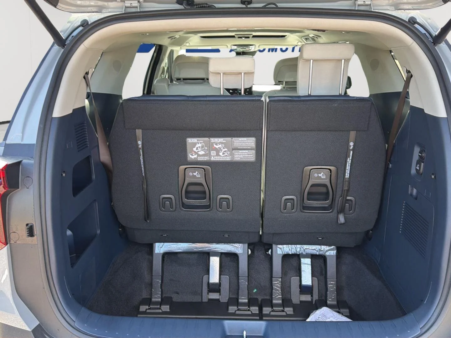 New 2026 Ceramic Silver Kia SX Prestige image 7
