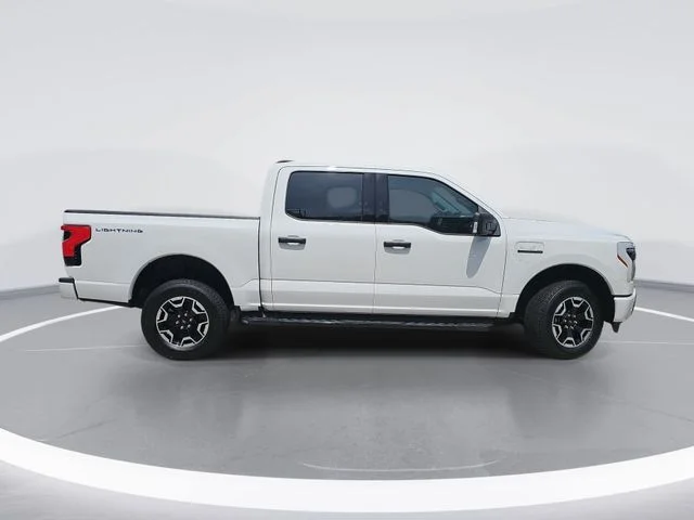 Used 2023 White Ford XLT image 2