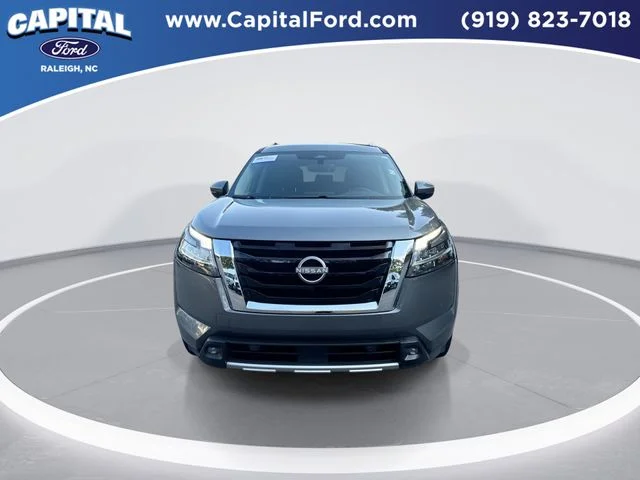 Used 2022 Gray Nissan SL image 3