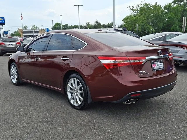 Used 2013 Red Toyota XLE Touring image 5