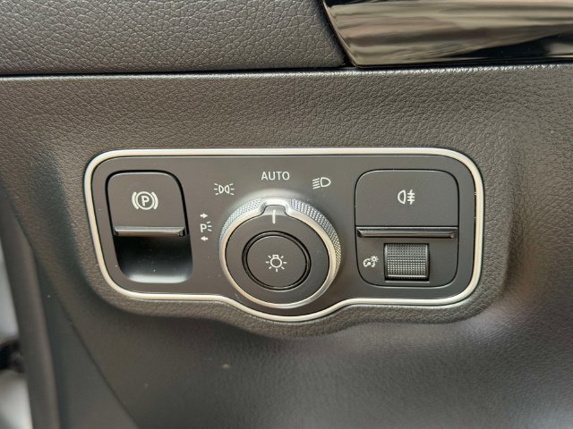 Used 2023 Silver Mercedes-Benz GLA 250 image 18