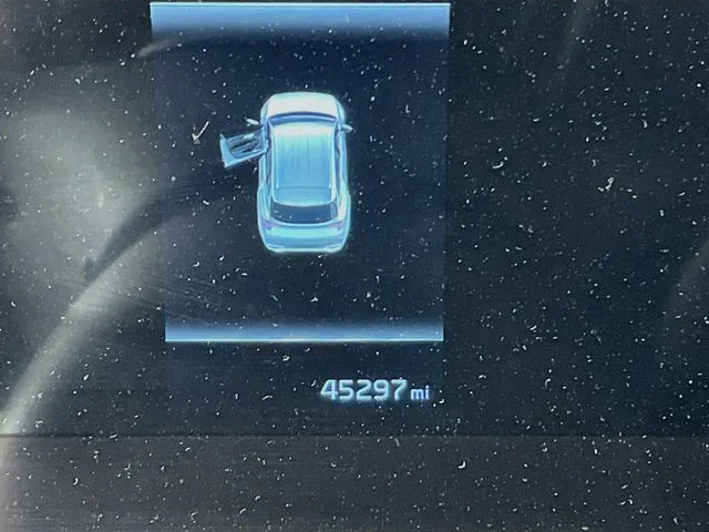 Used 2023 White Kia X-Line image 9