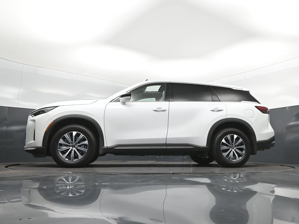 Certified Used 2026 White INFINITI PURE image 40