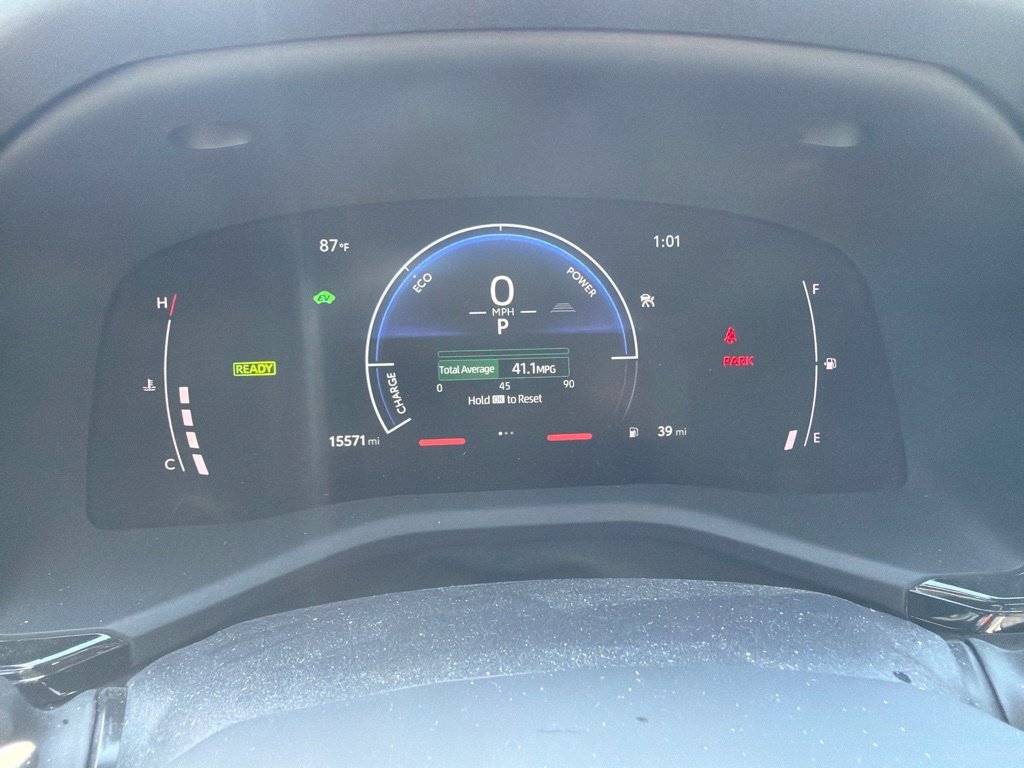 Used 2025 Green Toyota SE image 11