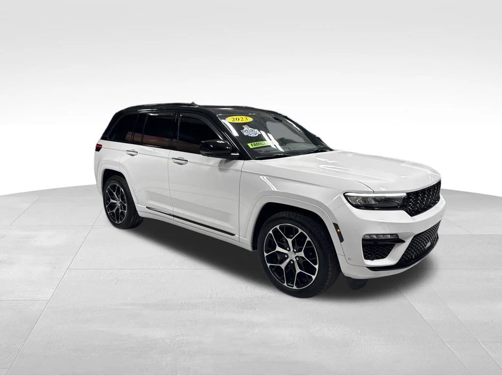 Used 2023 White Jeep Summit Reserve image 11
