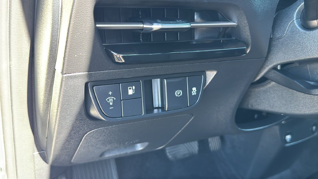 Used 2024 White Kia Light image 24