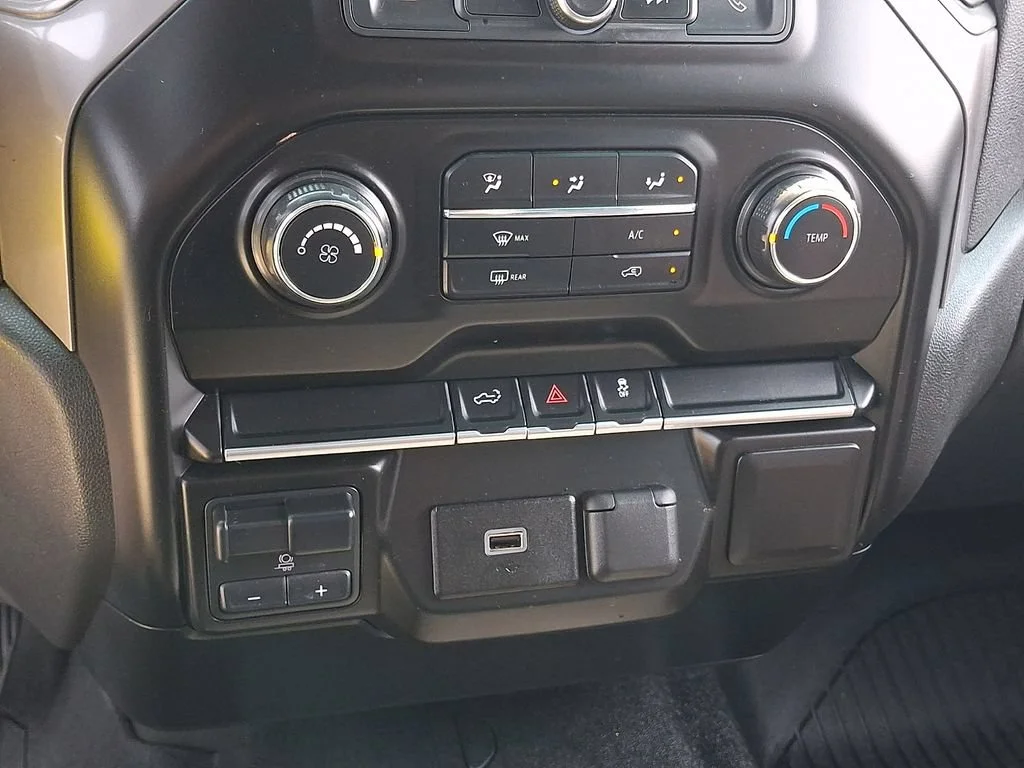 Used 2019 NORTHSKY BLUE METALLIC Chevrolet Custom image 18