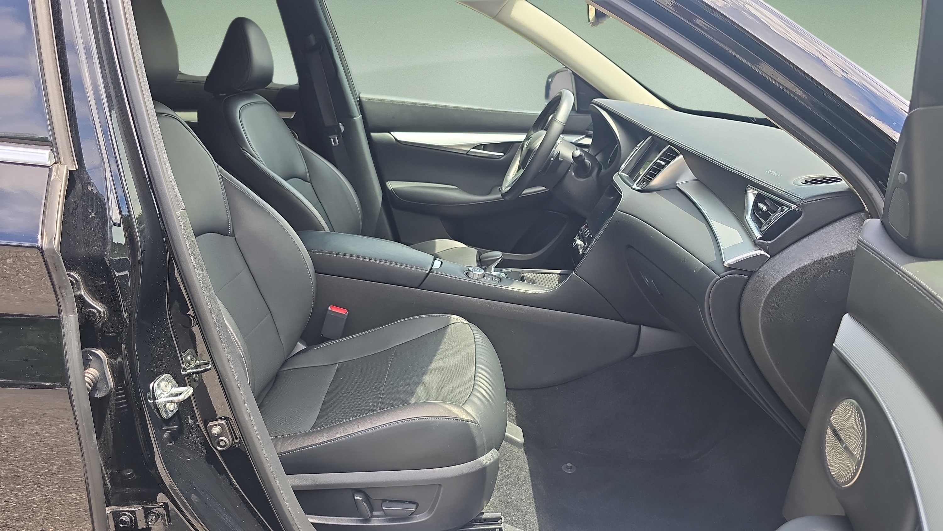 Used 2022 Black INFINITI ESSENTIAL AWD image 14