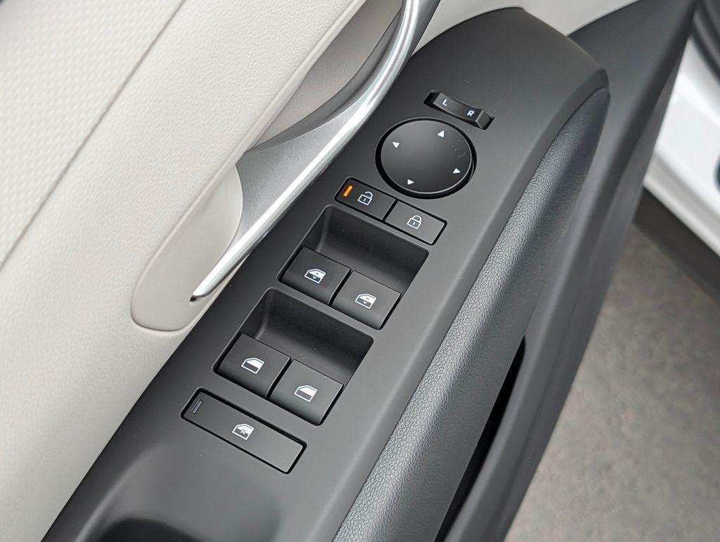 New 2026 White Hyundai SEL FWD image 19