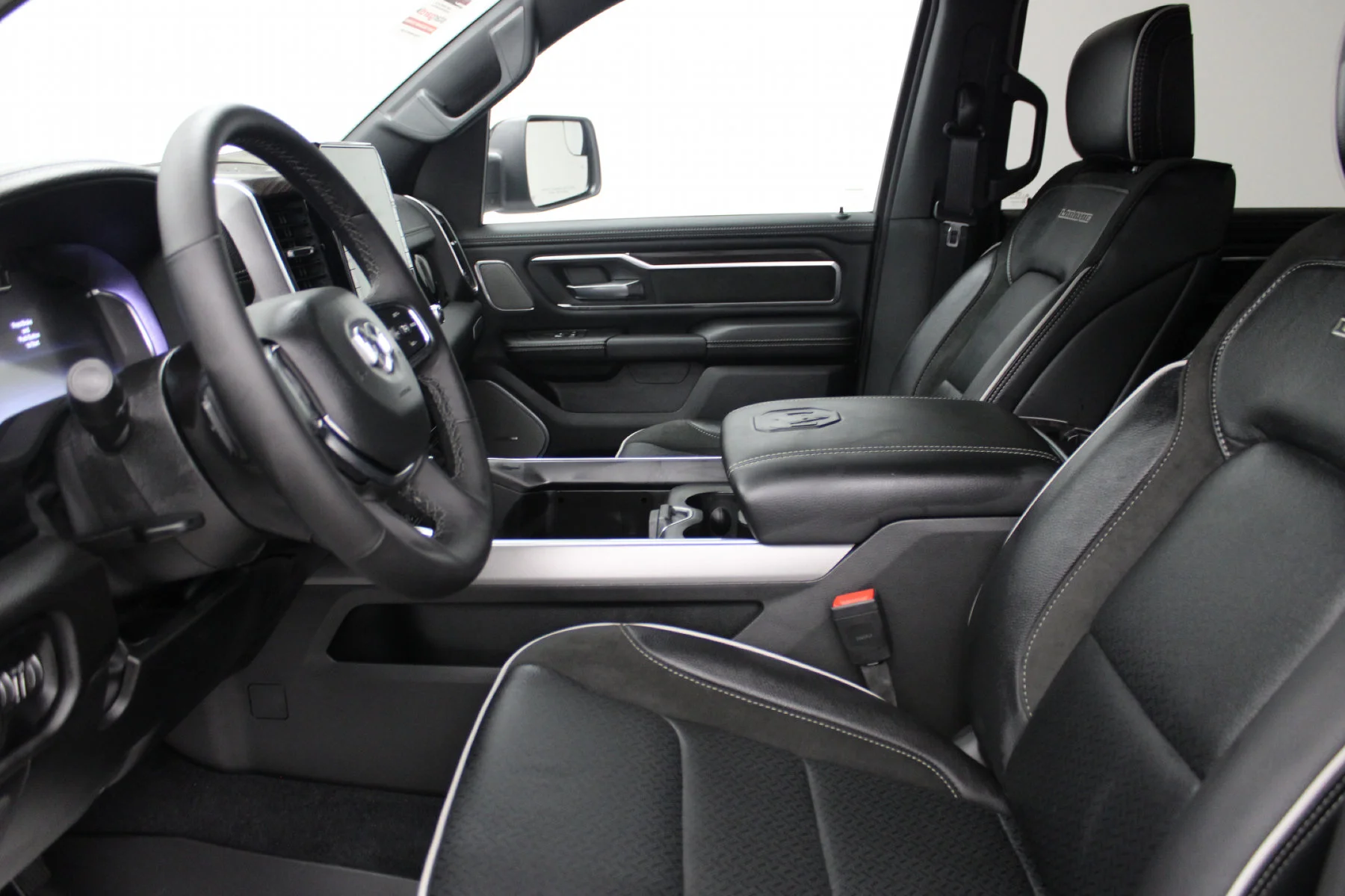 New 2026 Bright White Clear-Coat Exterior Paint RAM Laramie 4x4 Crew Cab image 16
