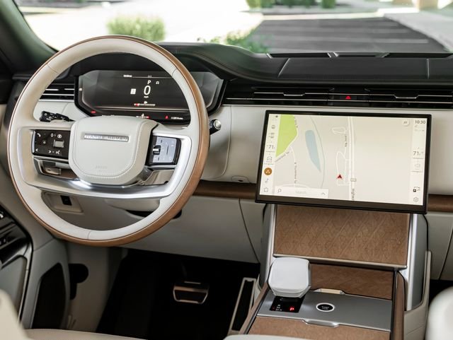 Used 2025 Icy White Gloss Land Rover SV image 21