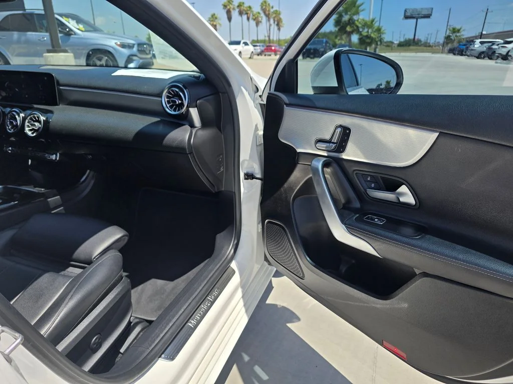 Used 2019 White Mercedes-Benz A 220 image 16
