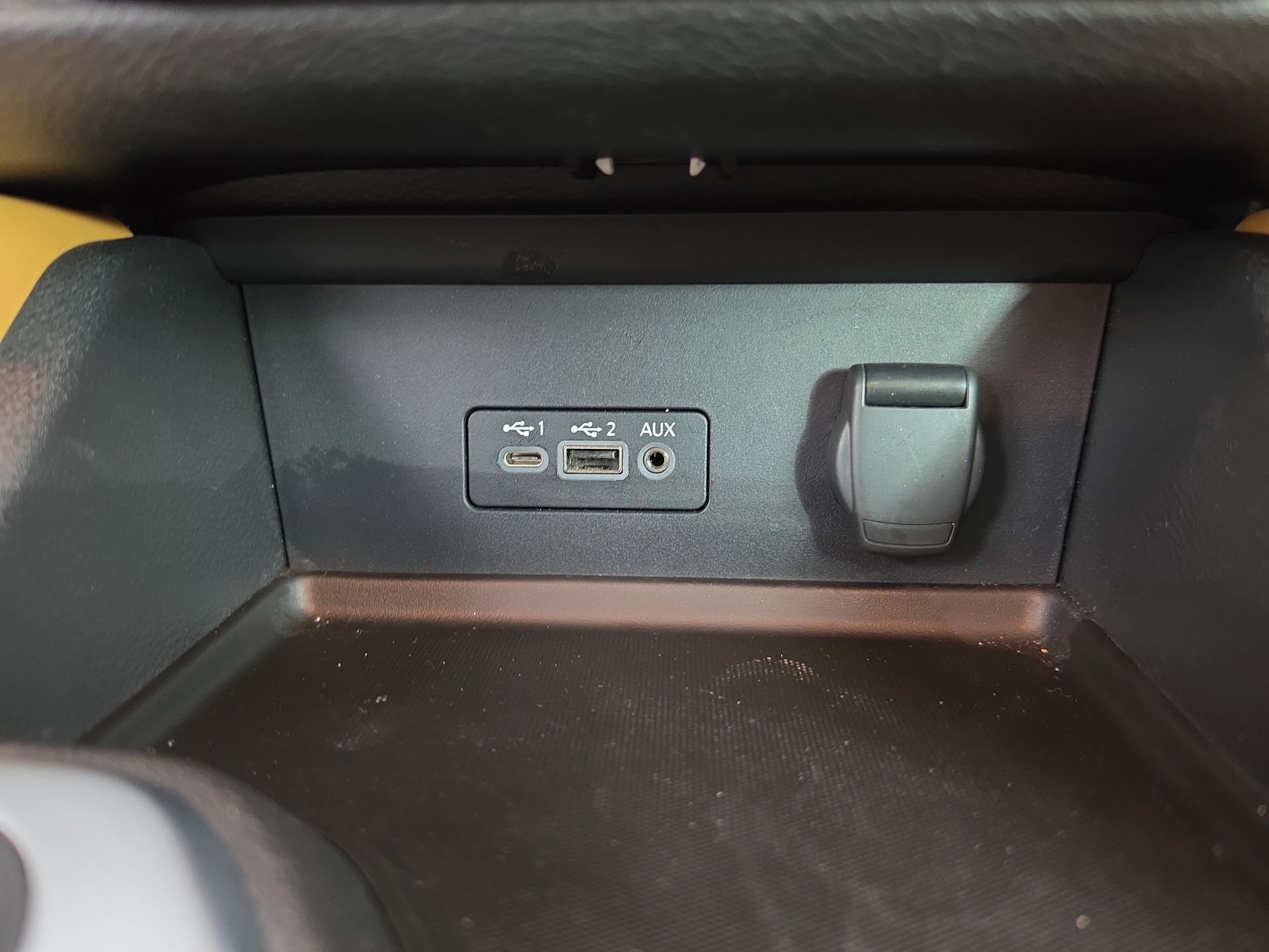 Used 2022 Red Nissan SV image 29