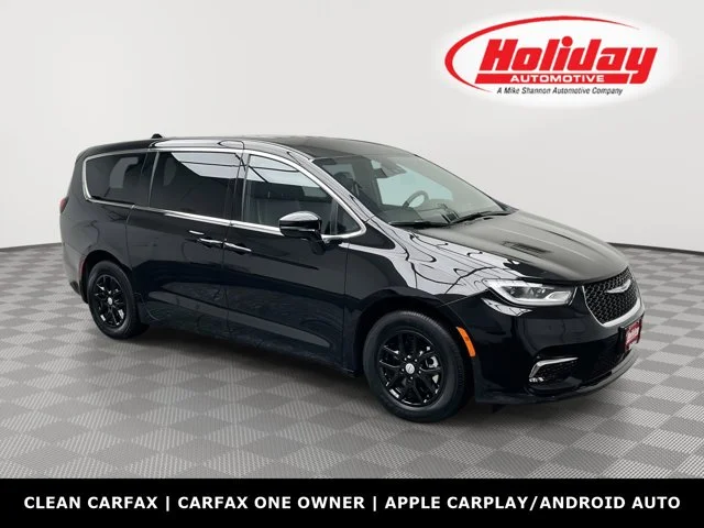 2025 Chrysler Pacifica Select's photo