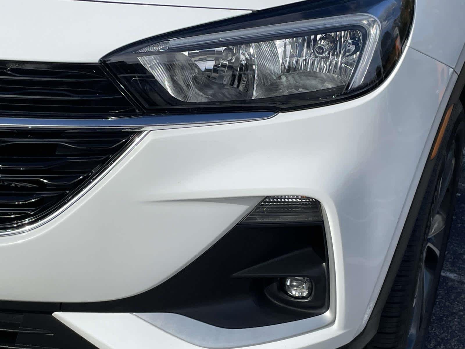 Used 2022 Summit White Buick Select image 18