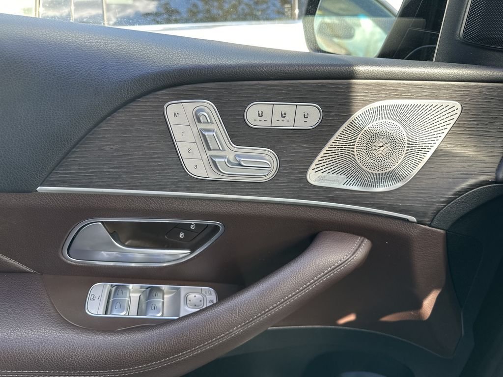 Used 2022 Black Mercedes-Benz GLS 450 image 4