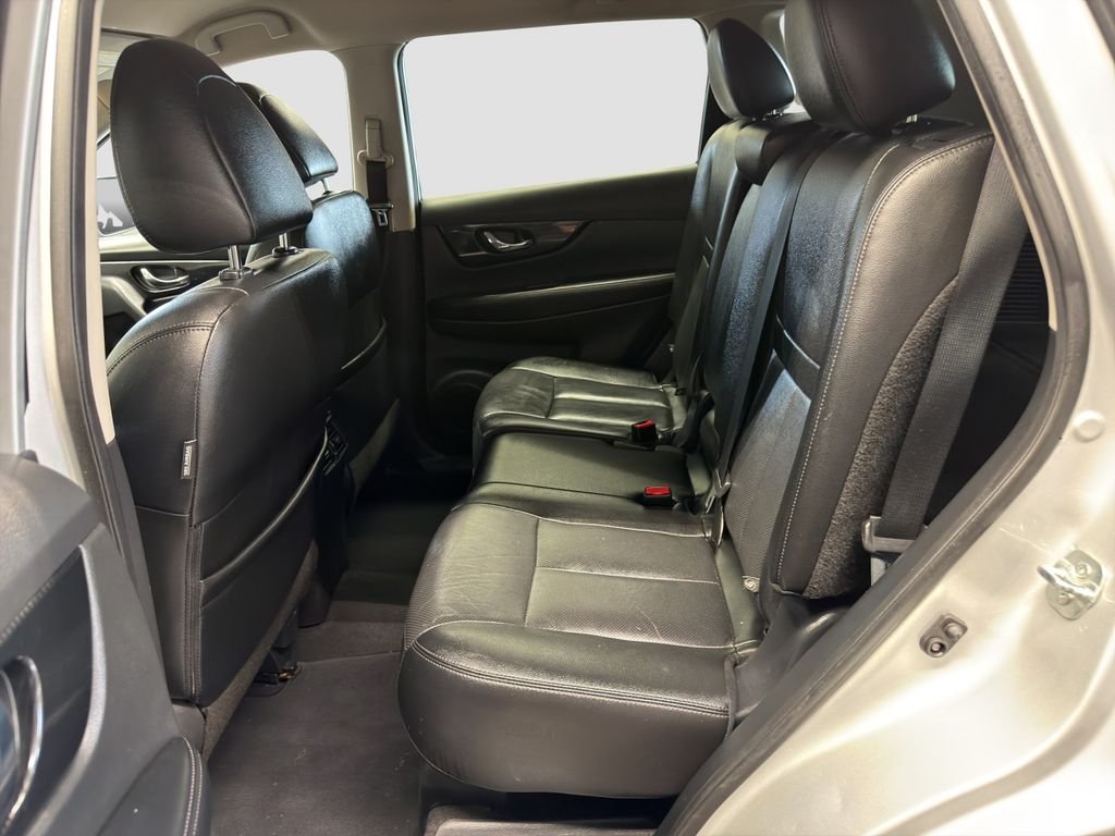 Used 2019 Silver Nissan SL image 22