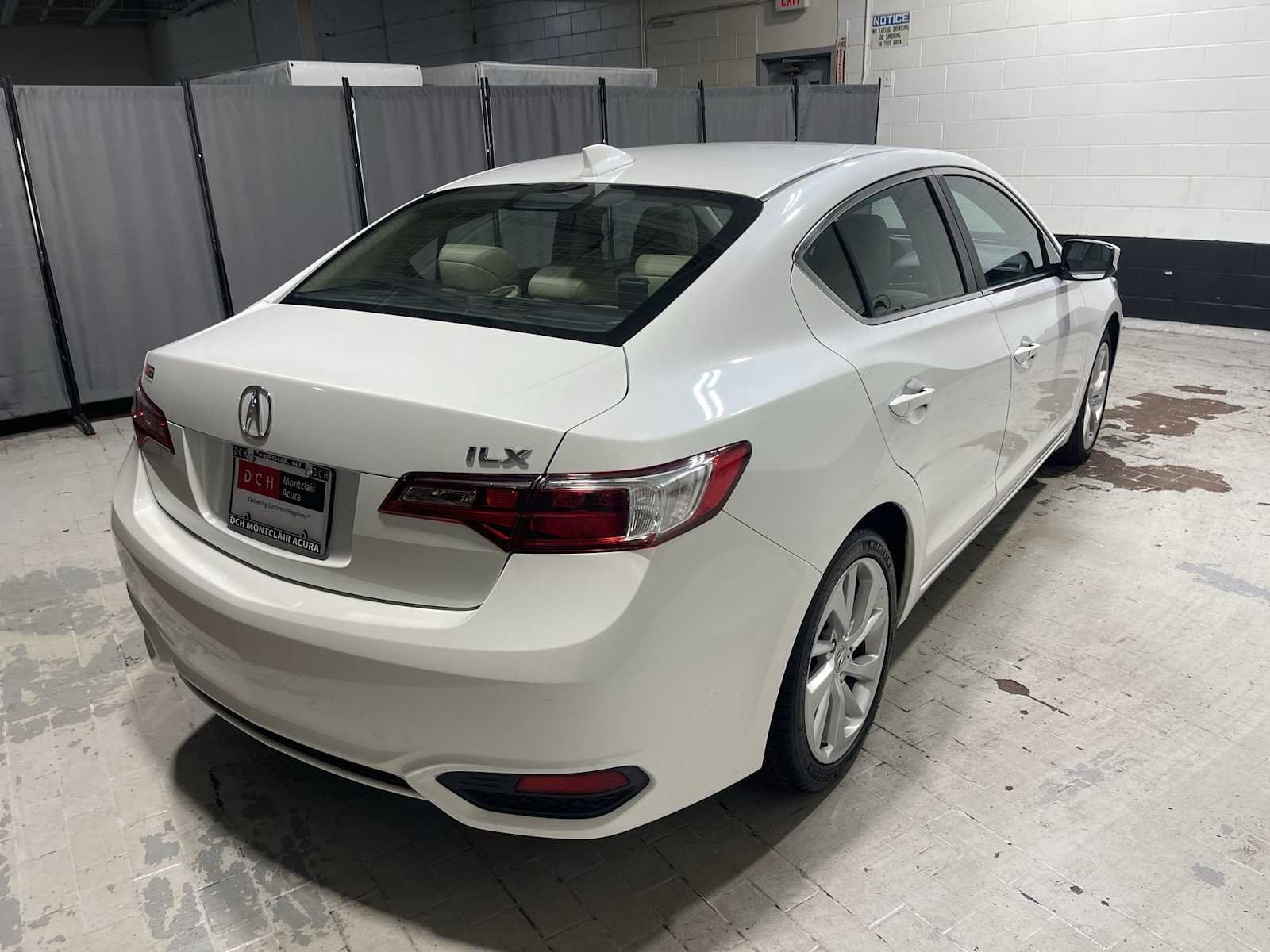 Used 2018 Bellanova White Pearl Acura  image 26