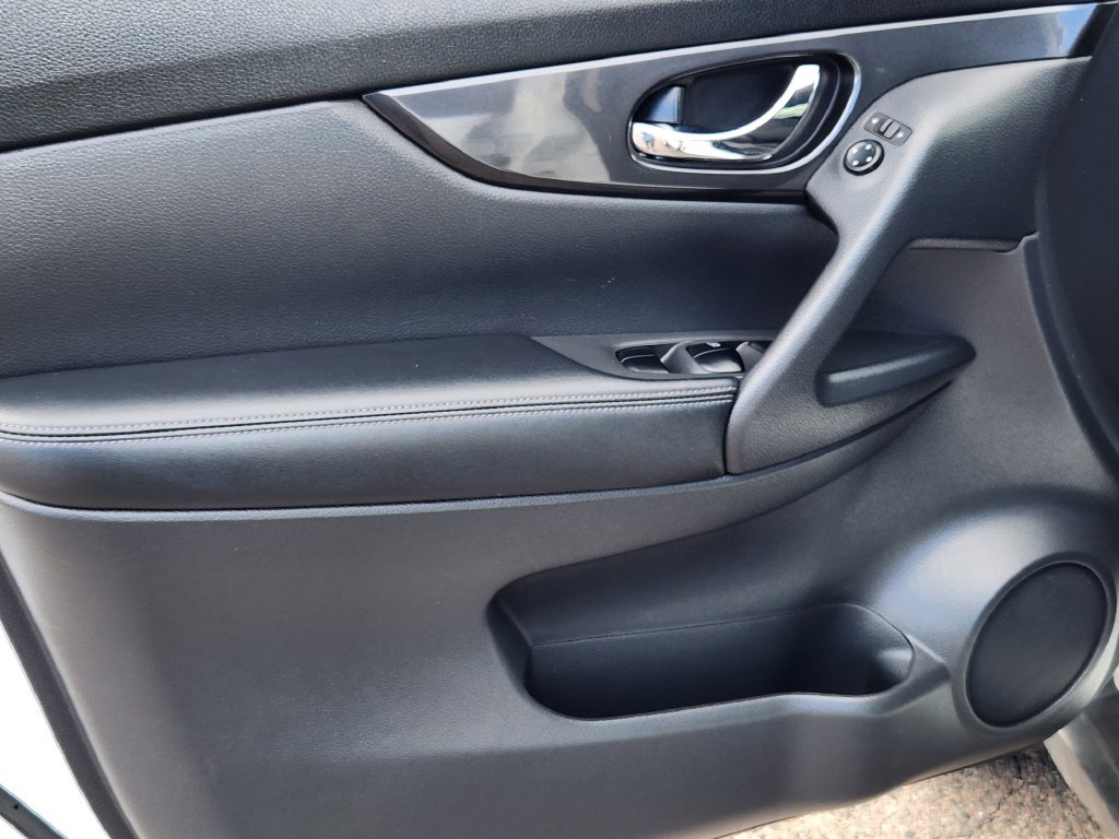 Used 2018 White Nissan SV image 19