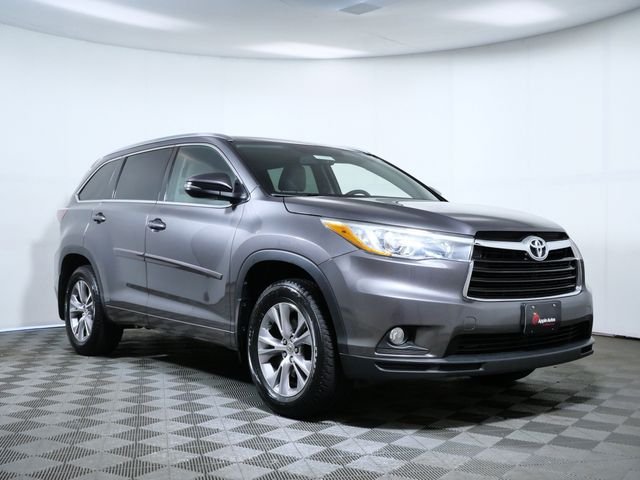 Used 2015 Gray Toyota XLE V6 image 1
