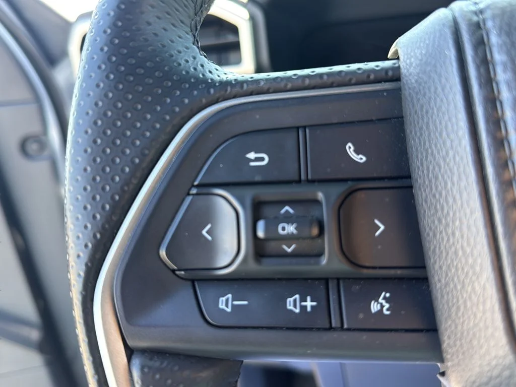 Used 2025 Silver Toyota SR5 image 9