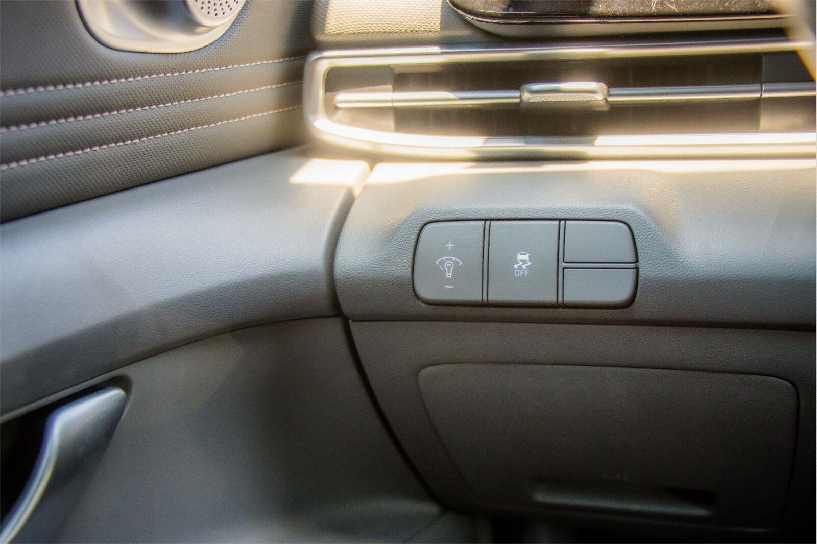 Used 2025 Fluid Metal Hyundai SEL Convenience image 14