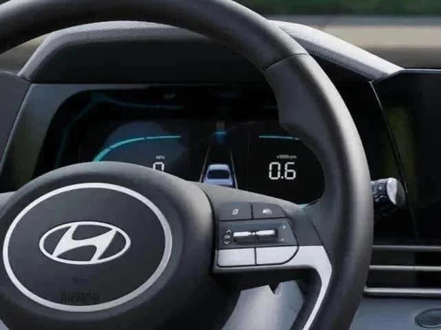2025 Hyundai Elantra SEL - Photo 12